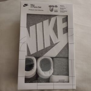 Nike Baby 3 Piece Set NWT